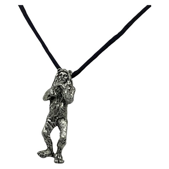 Vintage Cowardly Lion Pendant Comstock Pewter Wizard of Oz 1997 Nylon Necklace - Picture 3 of 9